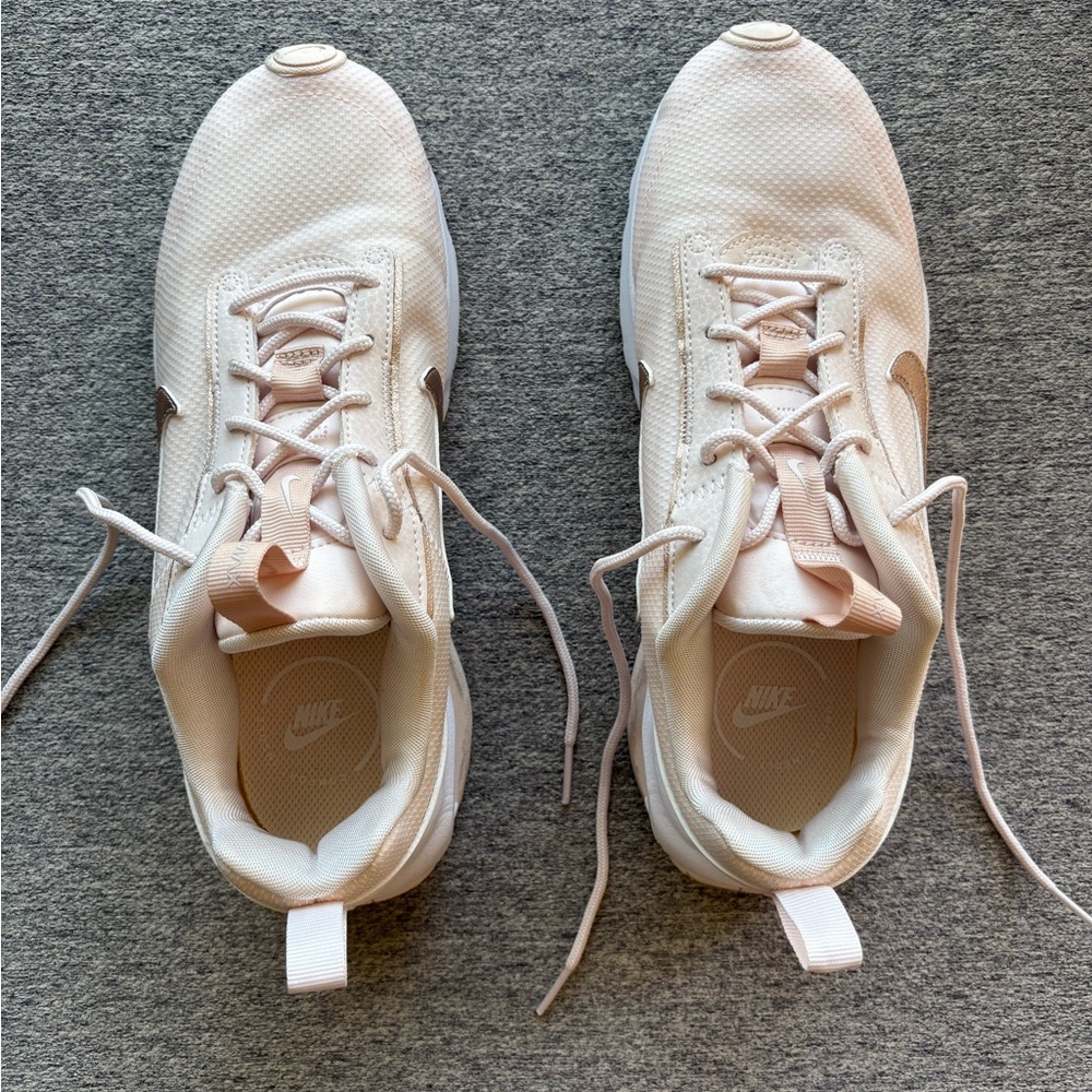WOMENS AIR MAX INTRLK 75 SNEAKER